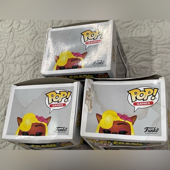 Funko Coco Bandicoot Vinyl Figure with Pink and Yellow Accents - Picture 3 of 8